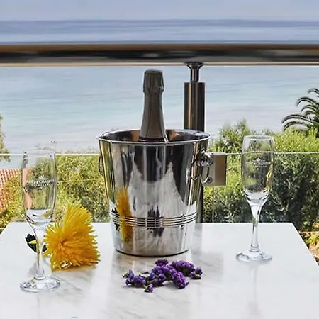 Ionian Eye Design & * Mesongí