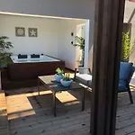 Ionian Eye Design & Lejlighed Mesongí