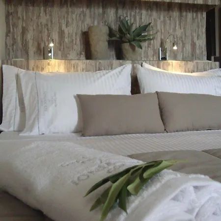 Ionian Eye Design & Mesongí