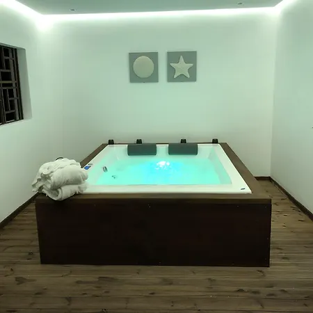 Ionian Eye Design & Daire Mesongí